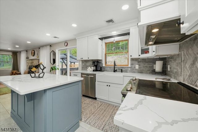 40 Tamarack Rd, White Twp., NJ 07823