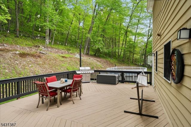 40 Tamarack Rd, White Twp., NJ 07823