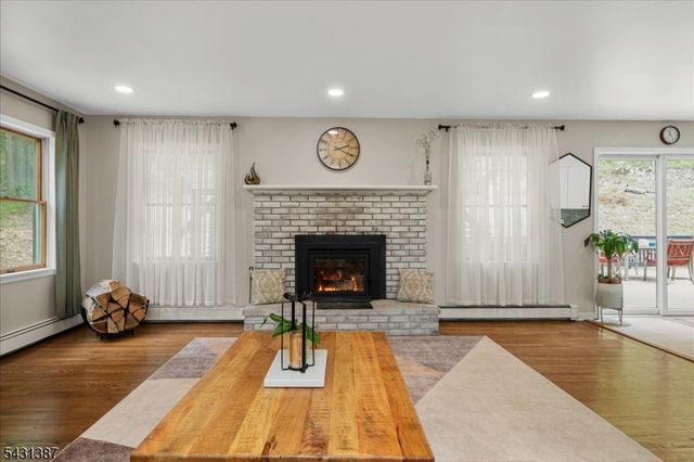 40 Tamarack Rd, White Twp., NJ 07823