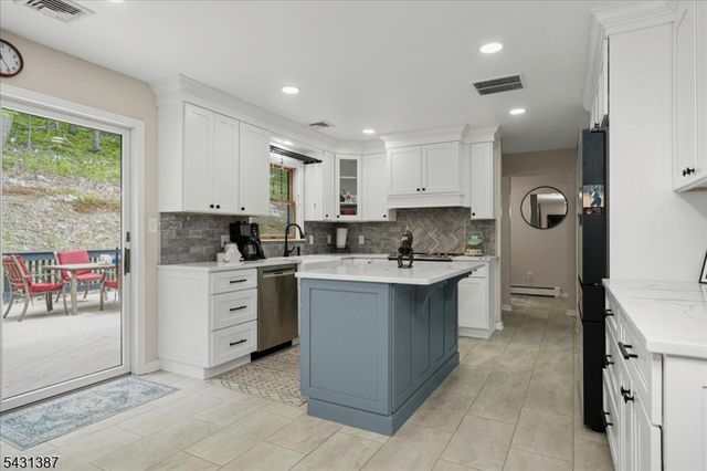 40 Tamarack Rd, White Twp., NJ 07823