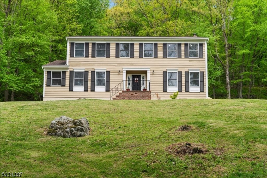 40 Tamarack Rd, White Twp., NJ 07823