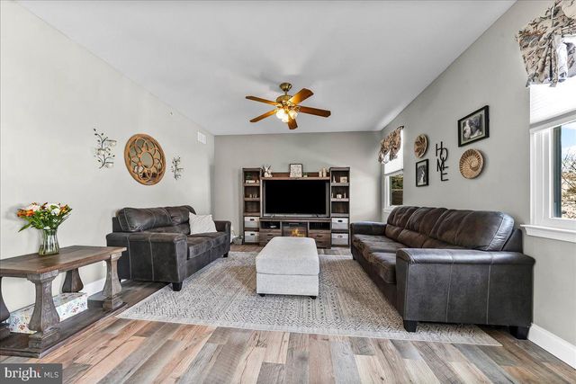 605 BARCLAY CIR, Springfield, PA 19064