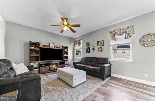 605 BARCLAY CIR, Springfield, PA 19064