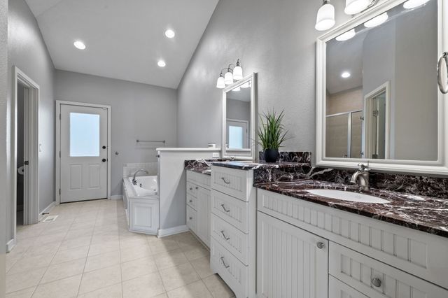 7709 Ashley Place, Johnston, IA 50131