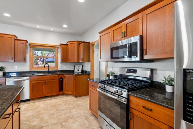 7709 Ashley Place, Johnston, IA 50131