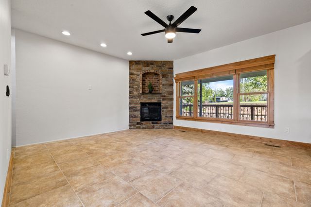 7709 Ashley Place, Johnston, IA 50131