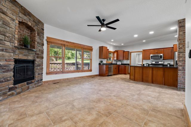 7709 Ashley Place, Johnston, IA 50131