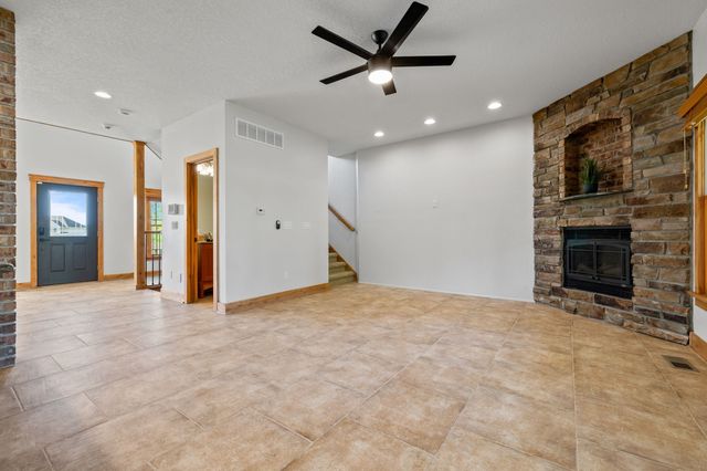 7709 Ashley Place, Johnston, IA 50131