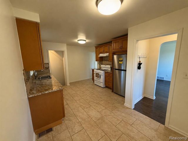 2203 White Avenue, Lincoln Park, MI 48146