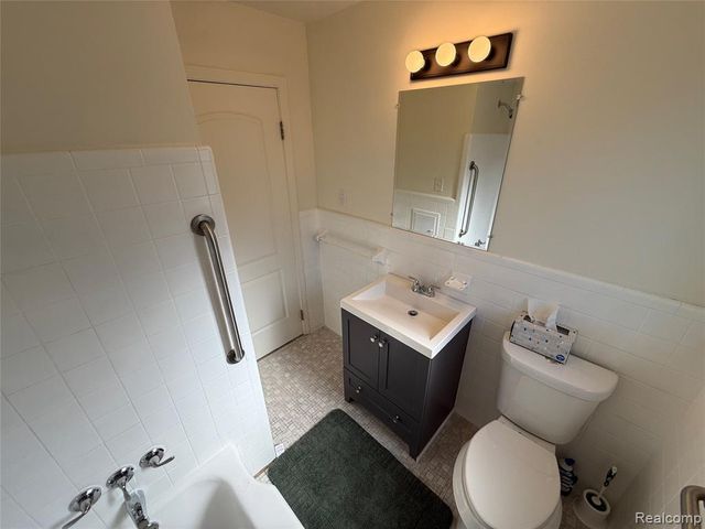 2203 White Avenue, Lincoln Park, MI 48146