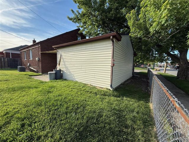 2203 White Avenue, Lincoln Park, MI 48146