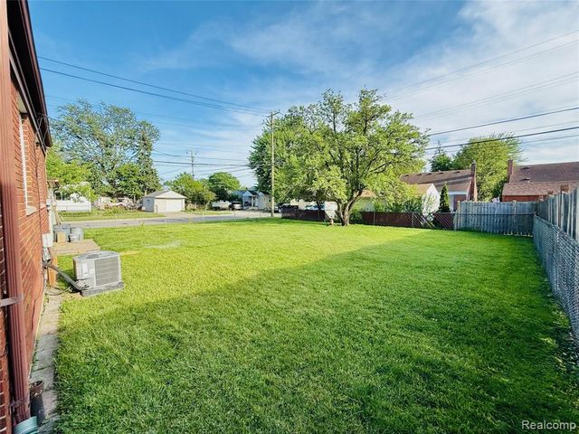 2203 White Avenue, Lincoln Park, MI 48146
