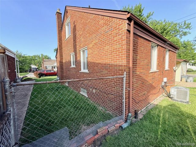 2203 White Avenue, Lincoln Park, MI 48146
