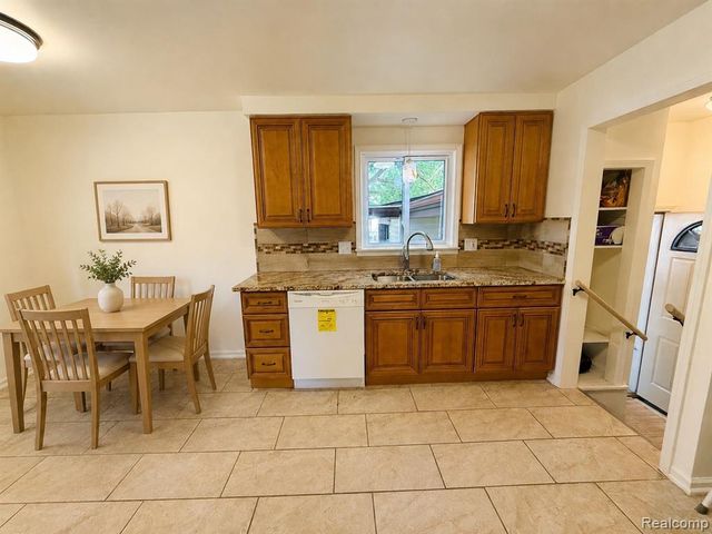 2203 White Avenue, Lincoln Park, MI 48146