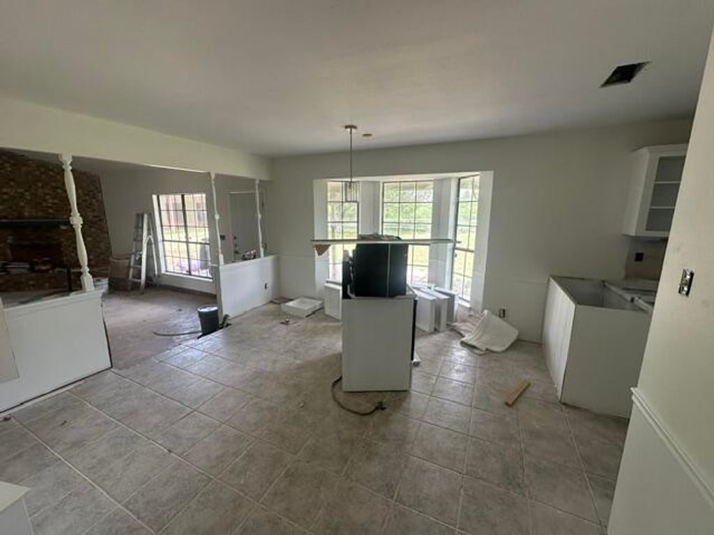 Image 10 of property listing at 5502 Meadow Drive, San Angelo, TX 76903