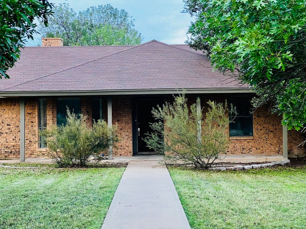 Image 4 of property listing at 5502 Meadow Drive, San Angelo, TX 76903