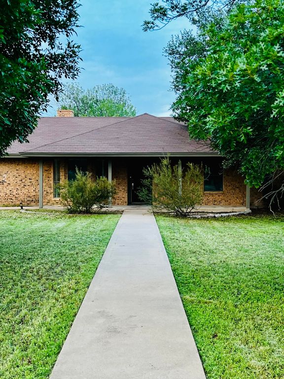 Image 5 of property listing at 5502 Meadow Drive, San Angelo, TX 76903