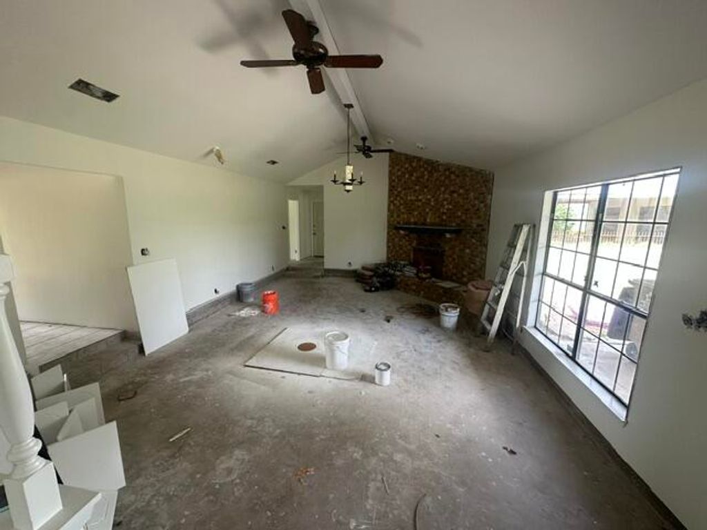 Image 8 of property listing at 5502 Meadow Drive, San Angelo, TX 76903