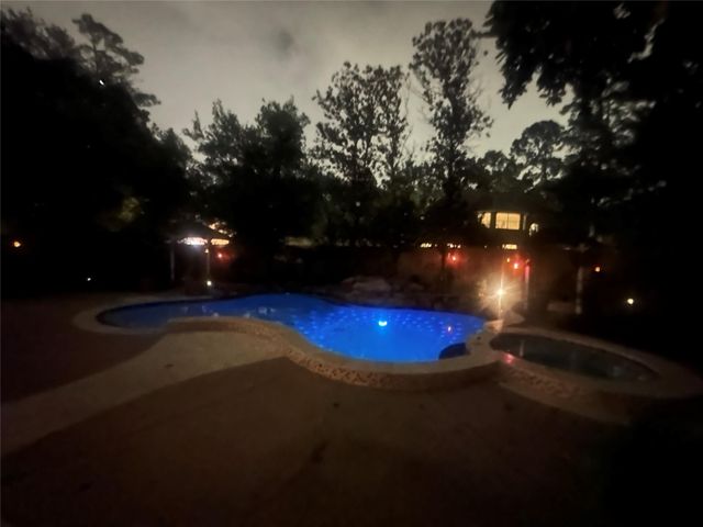 94 E Fairbranch Circle, The Woodlands, TX 77382