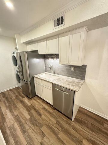 1880 White Oak Drive 141, Houston, TX 77009