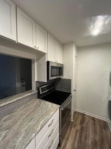 1880 White Oak Drive 141, Houston, TX 77009