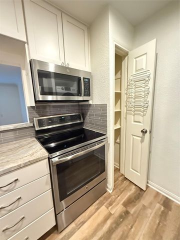 1880 White Oak Drive 141, Houston, TX 77009