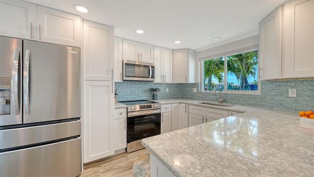 925 SPANISH DRIVE N, Longboat Key, FL 34228