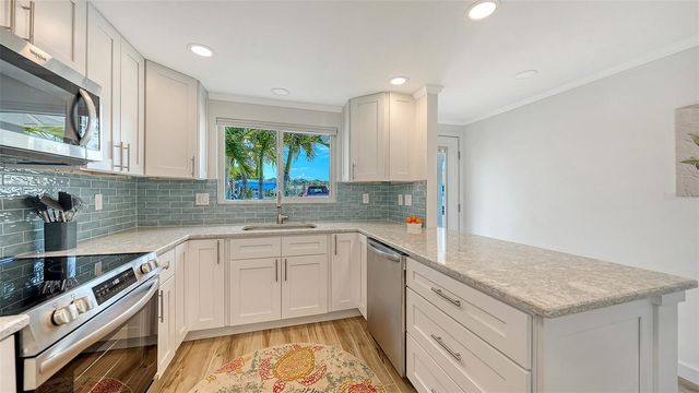 925 SPANISH DRIVE N, Longboat Key, FL 34228