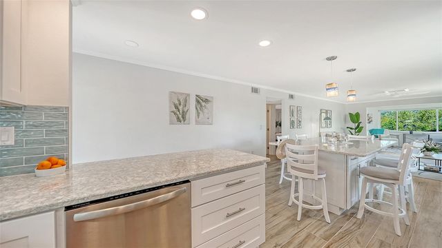 925 SPANISH DRIVE N, Longboat Key, FL 34228