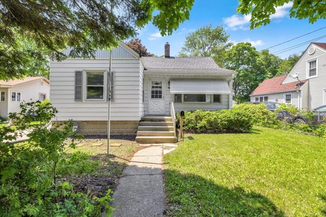 230 S Washington AVENUE, Waukesha, WI 53188