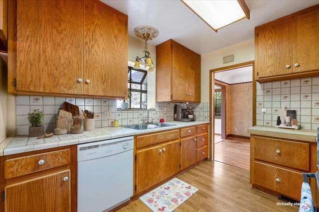 1204 E 18th Ave, Spokane, WA 99203