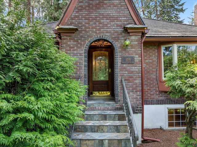 1204 E 18th Ave, Spokane, WA 99203