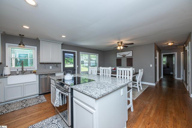 206 Live Oak Way, Taylors, SC 29687