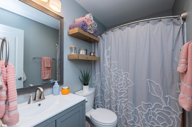 206 Live Oak Way, Taylors, SC 29687