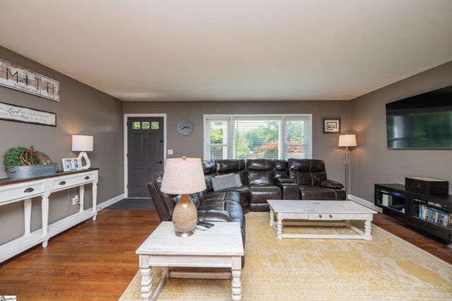 206 Live Oak Way, Taylors, SC 29687