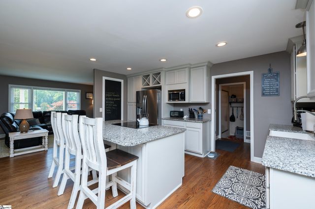 206 Live Oak Way, Taylors, SC 29687