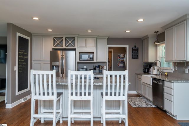 206 Live Oak Way, Taylors, SC 29687