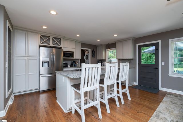 206 Live Oak Way, Taylors, SC 29687