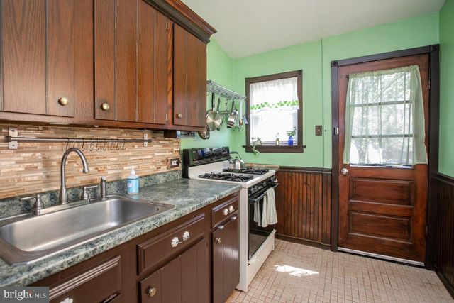 16 3RD AVE, Roebling, NJ 08554
