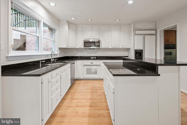 2728 S GROVE ST, Arlington, VA 22202