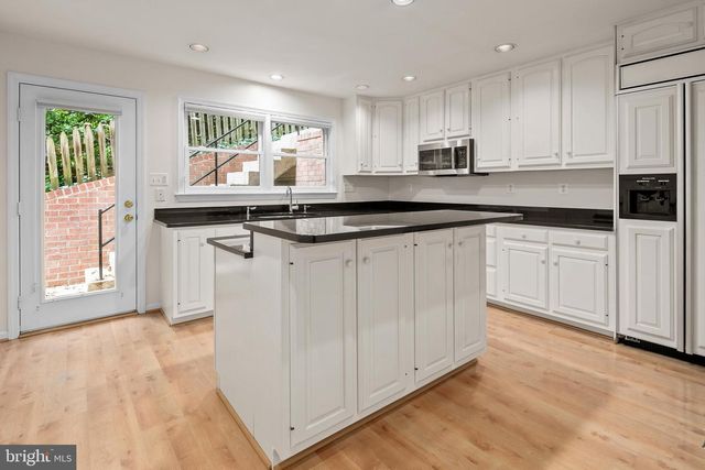 2728 S GROVE ST, Arlington, VA 22202