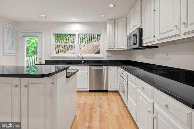 2728 S GROVE ST, Arlington, VA 22202