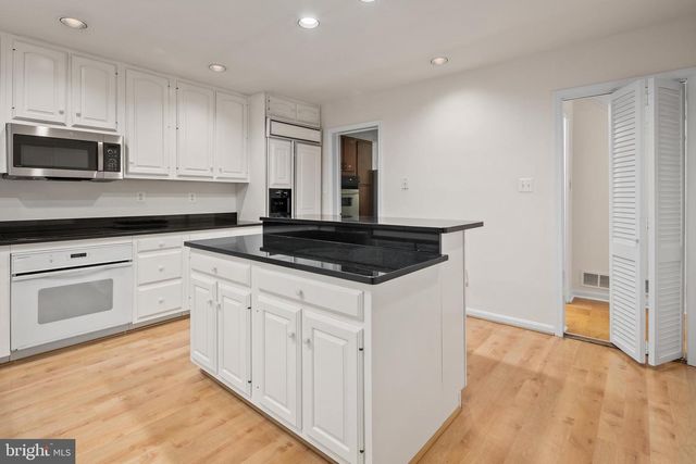 2728 S GROVE ST, Arlington, VA 22202