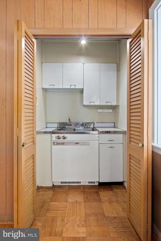 2728 S GROVE ST, Arlington, VA 22202