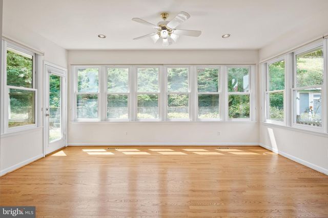 2728 S GROVE ST, Arlington, VA 22202