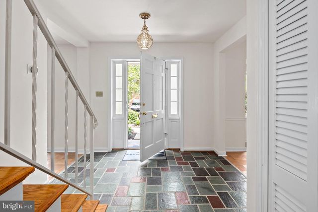 2728 S GROVE ST, Arlington, VA 22202