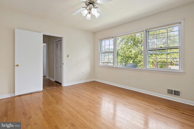 2728 S GROVE ST, Arlington, VA 22202