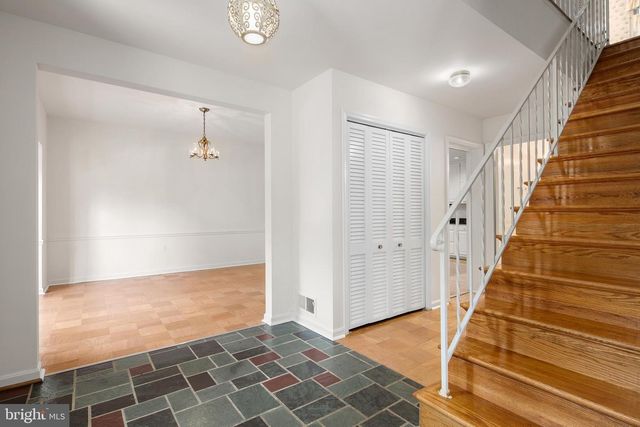 2728 S GROVE ST, Arlington, VA 22202