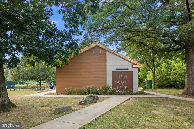 2728 S GROVE ST, Arlington, VA 22202
