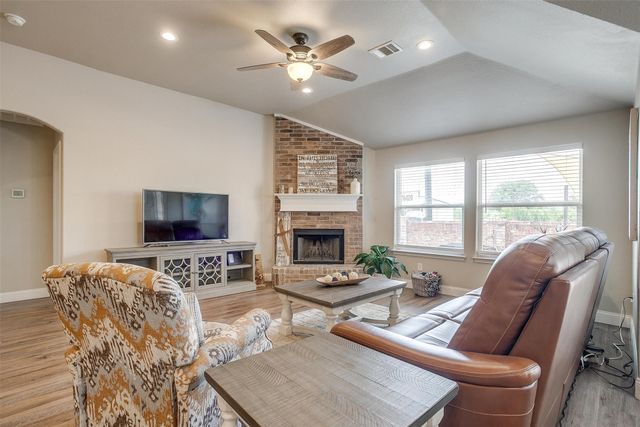 600 Clearbrook Street, Azle, TX 76020